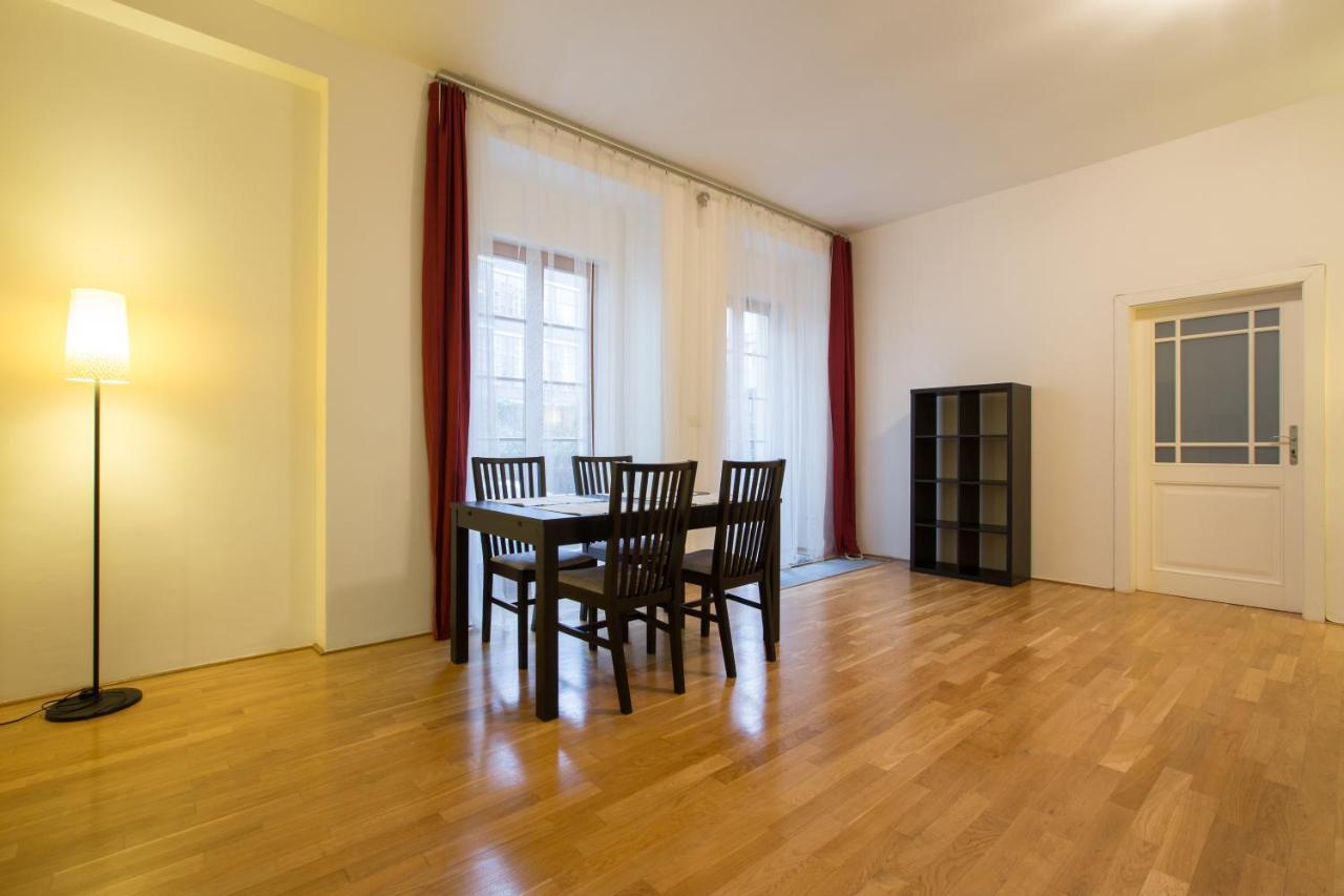 Elegant Apartment With Free Garage In The Center Of Prag Exterior foto