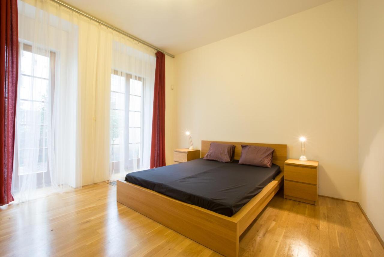 Elegant Apartment With Free Garage In The Center Of Prag Exterior foto